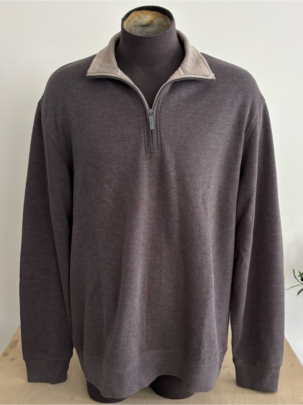 Van Heusen Men's Zip-Neck Sweater in Dark Brown with Tan Collar - Like New